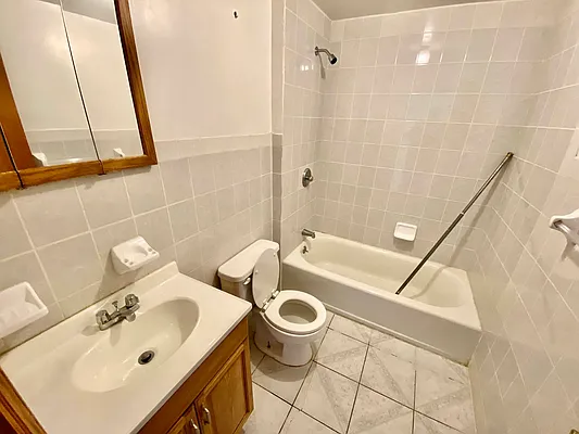 Rented by Realty Nerd | media 8