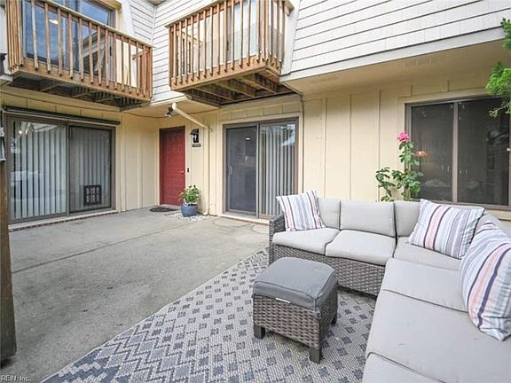 3rd image of 403 Marsh Duck Way
