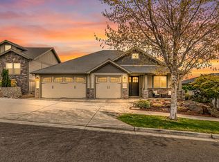 4310 Vista Pointe Dr, Medford, OR