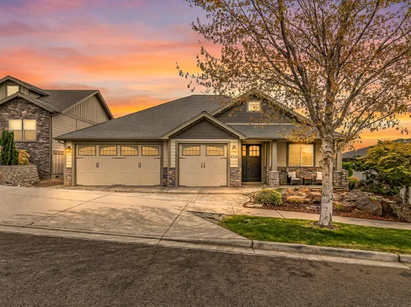 4310 Vista Pointe Dr, Medford, OR 97504