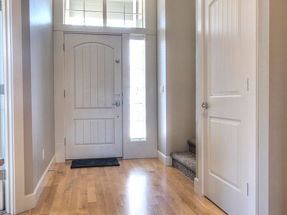5th image of 458 W Valentino St