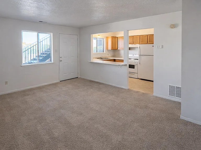 1333 San Mateo Blvd SE #7 — Photo 4