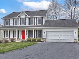 4568 Manor Dr, Mechanicsburg, PA 17055