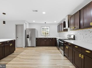 233 Chestnut St, Mount Holly, NJ 08060