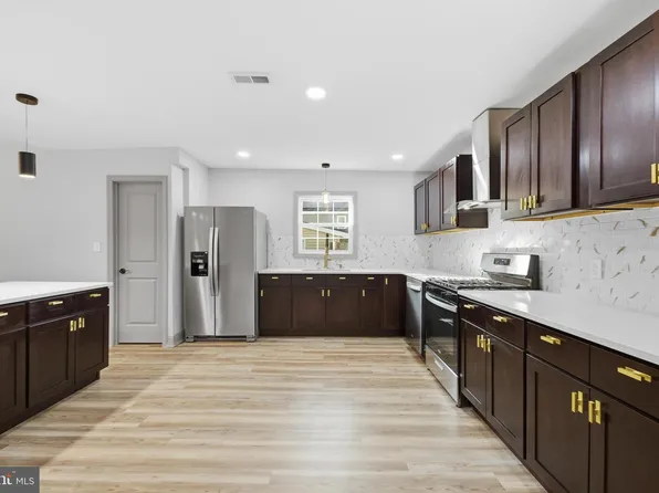 233 Chestnut St, Mount Holly, NJ 08060