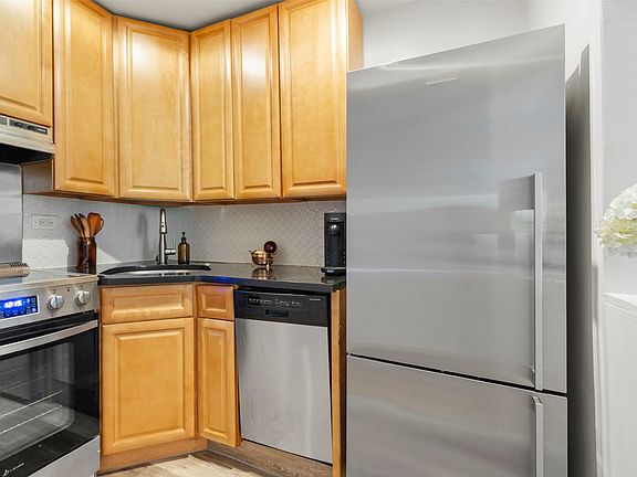 4th image of 36 W 85th St APT 2