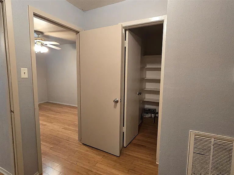 7913 Grove Ridge Dr — Photo 17