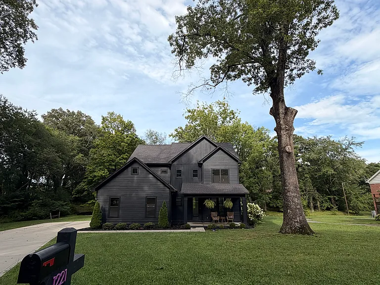 1221 N Maple Ave — Photo 1