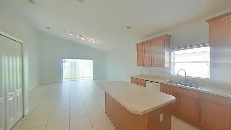 4 bed, 2.5 bath, 2840 sqft, $2,250 — Photo 4