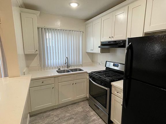 2nd image of 1421 N Mansfield Ave APT 3