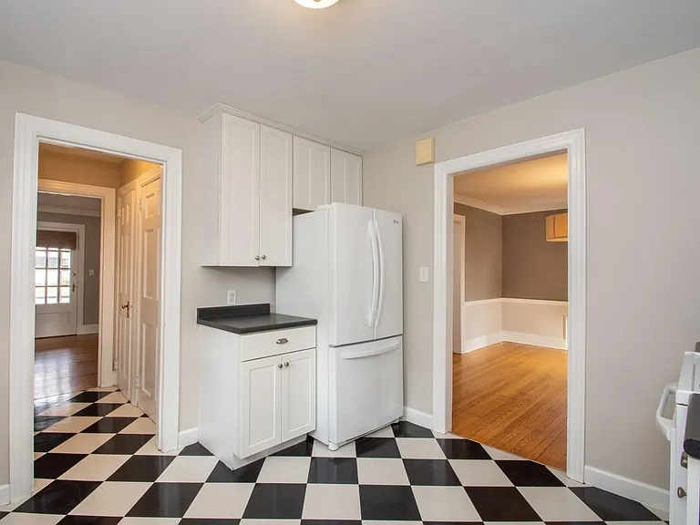 135 Brunswick Ave — Photo 12