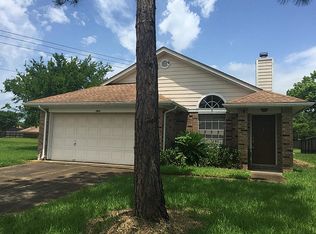 264 Almond Dr, Lake Jackson, TX 77566