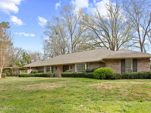 5435 Charter Oak Pl, Jackson, MS 39211