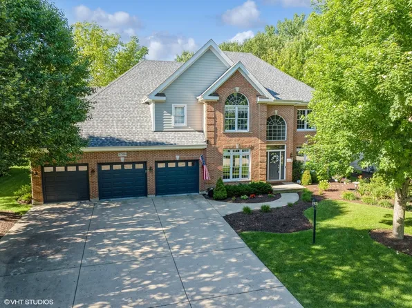 8709 Shade Tree Cir, Crystal Lake, IL 60014