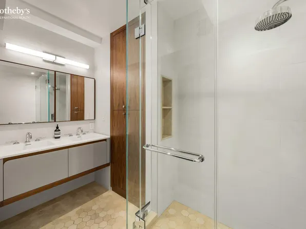 230 Central Park West image 8 of 23