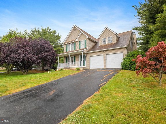 2nd image of 102 Sebastian Dr