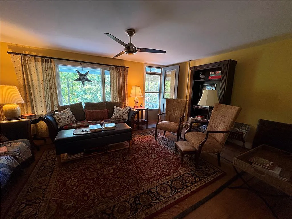 2 bed, 1.0 bath, 1436 sqft, $1,500 — Photo 4