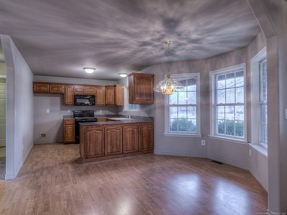 4th image of 25640 Briar Dr
