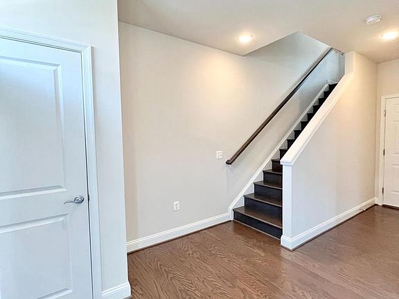 4th image of 1907 Greenbriar Hall Rd