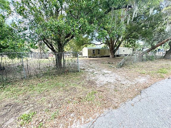 3rd image of 5519 3rd St SE