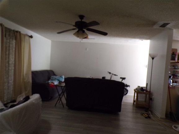 3rd image of 304 Oak Track Way