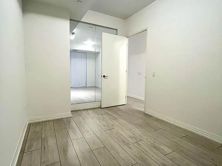 400 King St W #608 — Photo 10