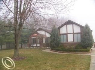 8440 Broadbridge Rd, Fair Haven, MI 48023