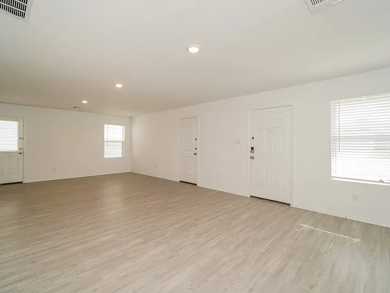 8803 Barrow Path — Photo 4