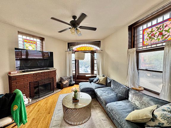 4th image of 2272 N Lincoln Ave #2