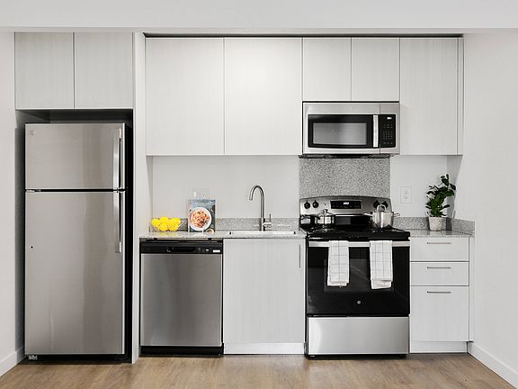 3rd image of 2055 E Hampton Ave APT 138