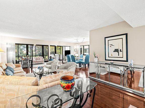 4th image of 5687 Fairway Park Drive
