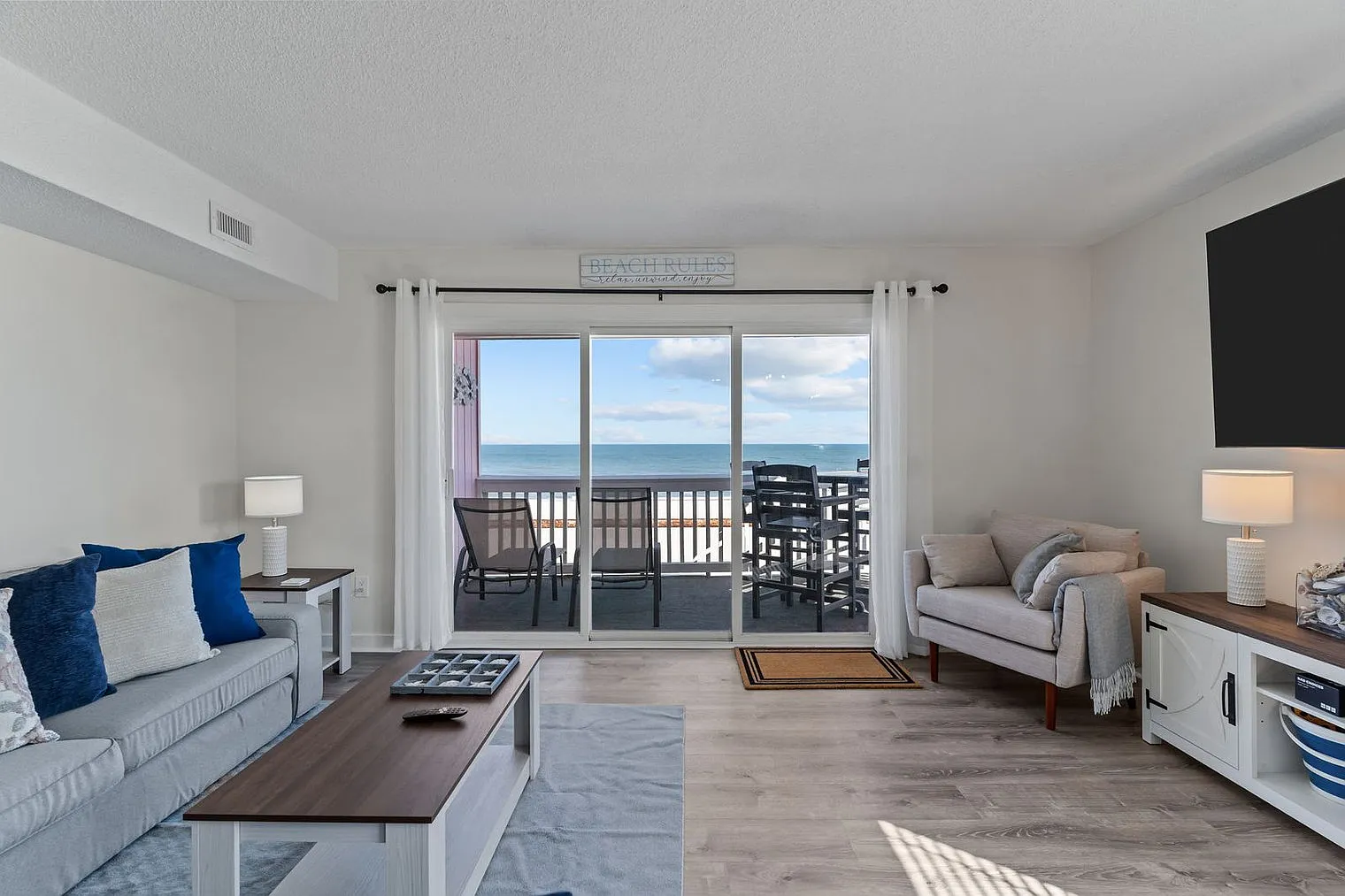 2 bed, 2.0 bath, 947 sqft, $5,661 — Photo 1