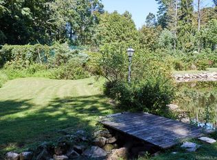8 Punch Bowl Dr, Westport, CT 06880