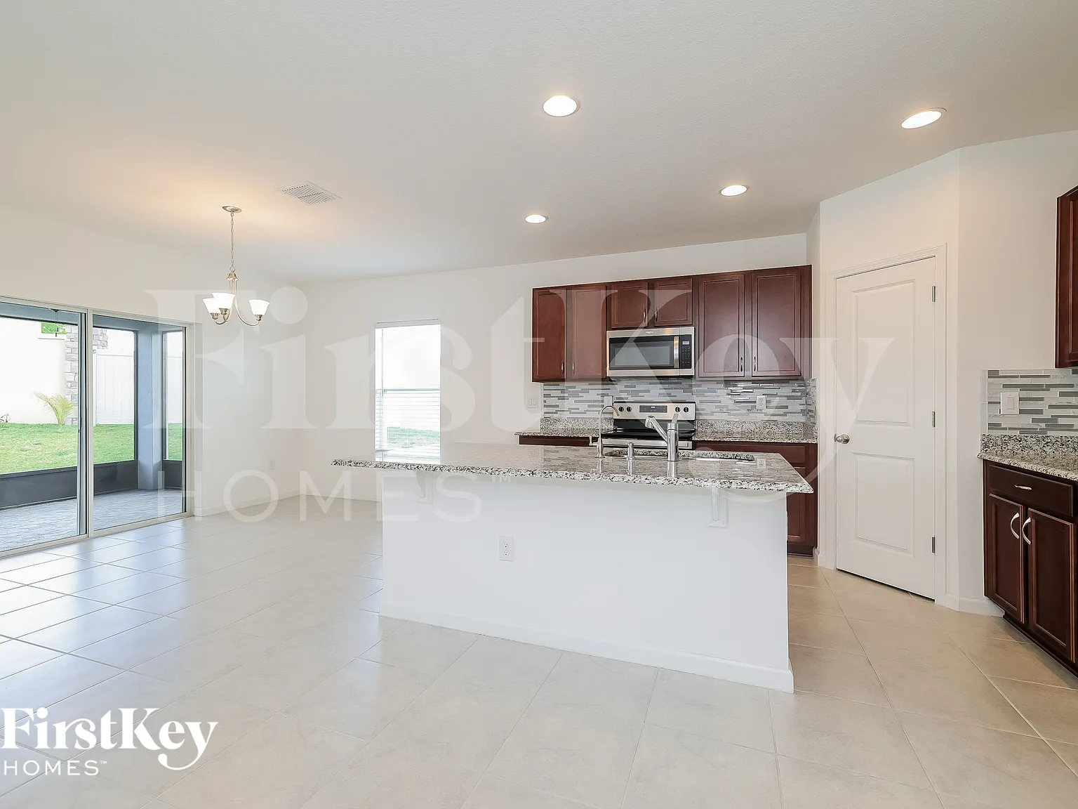 4 bed, 2.0 bath, 1938 sqft, $1,975 — Photo 4