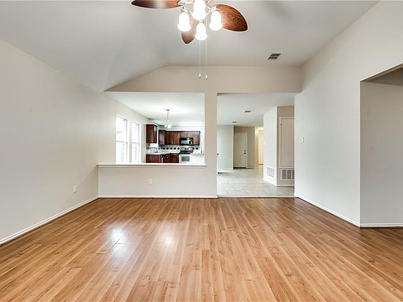 4th image of 2055 Wildwood Dr