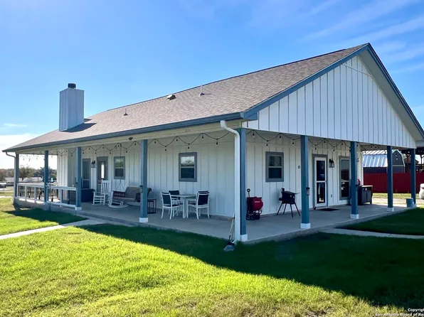 135 May, Pleasanton, TX 78064