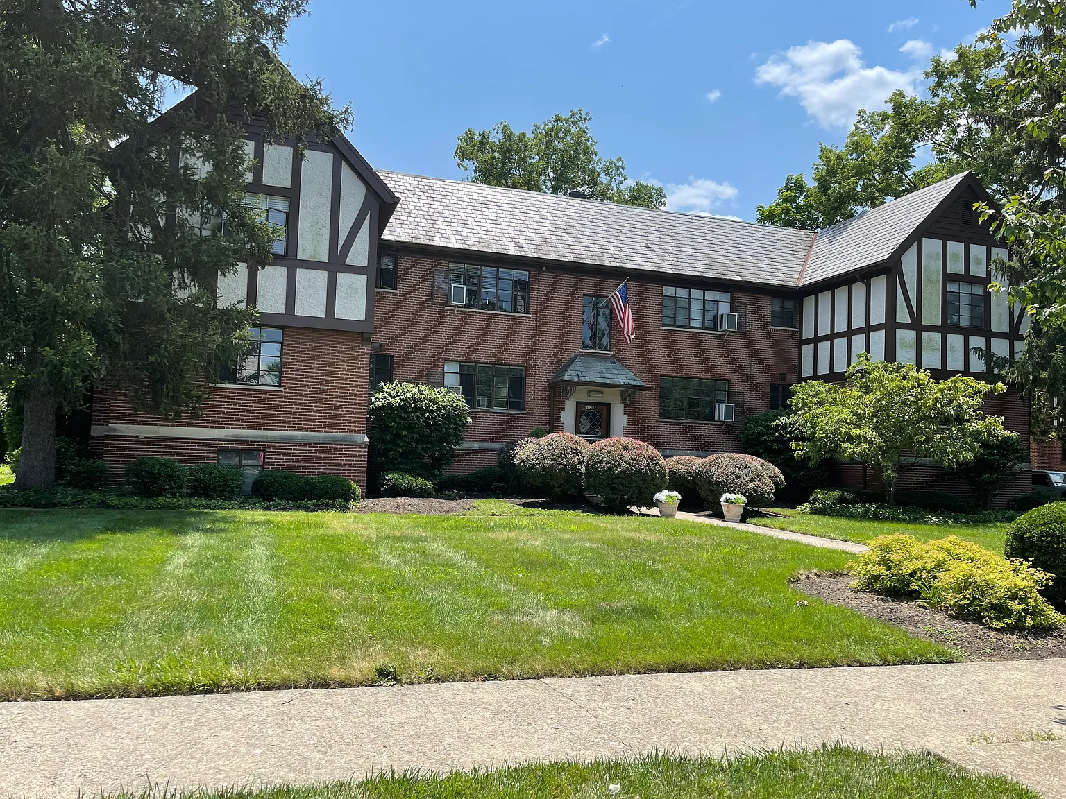 2 bed, 900 sqft, $1,695 — Photo 1