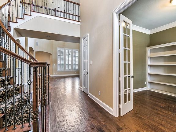4th image of 15150 Woodbluff Dr