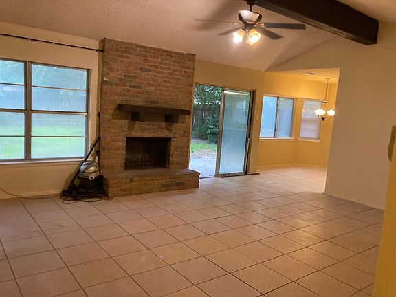 2nd image of 4010 Briar Hollow St