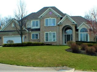 9 Fairpoint Dr, Fairport, NY 14450