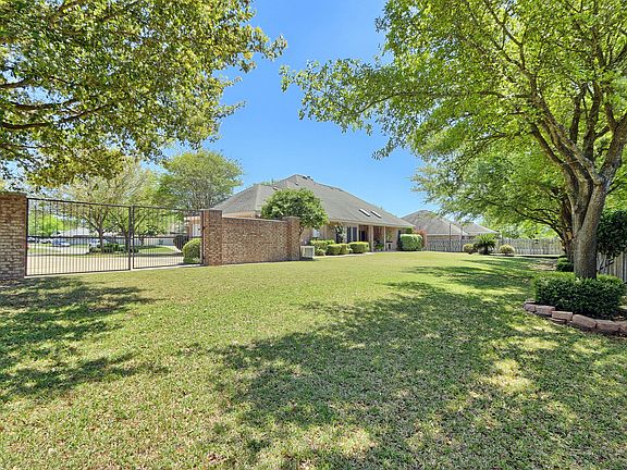 4th image of 4201 Pinehurst Dr