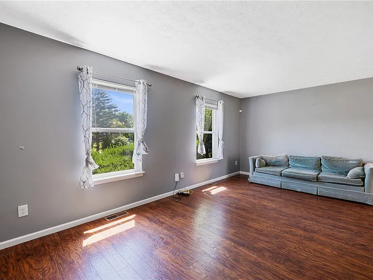 40 Alverstone Way — Photo 12