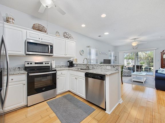 4th image of 2000 Cross Gate Blvd. #102