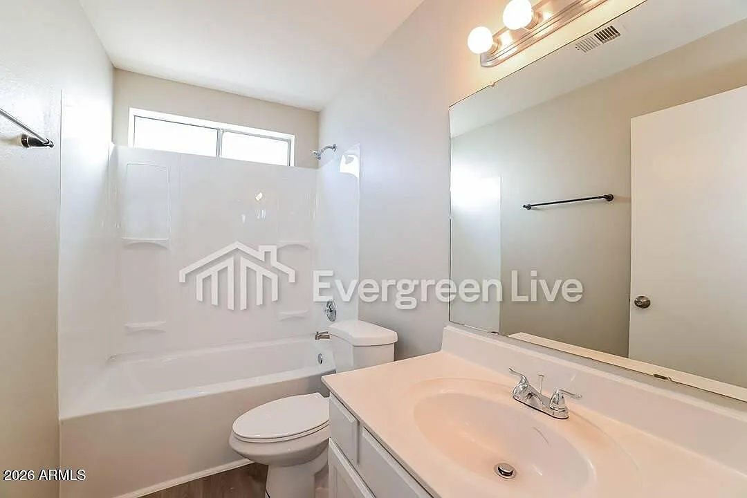 3 bed, 2.0 bath, 1585 sqft, $1,350 — Photo 3