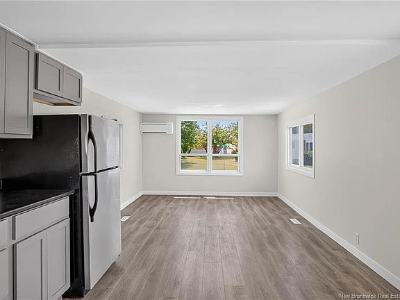 2nd image of 19 Gull St