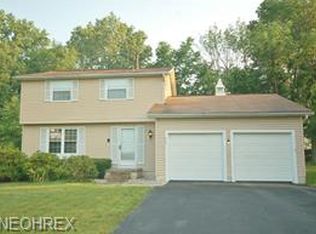 213 Greenbriar Dr, Cortland, OH