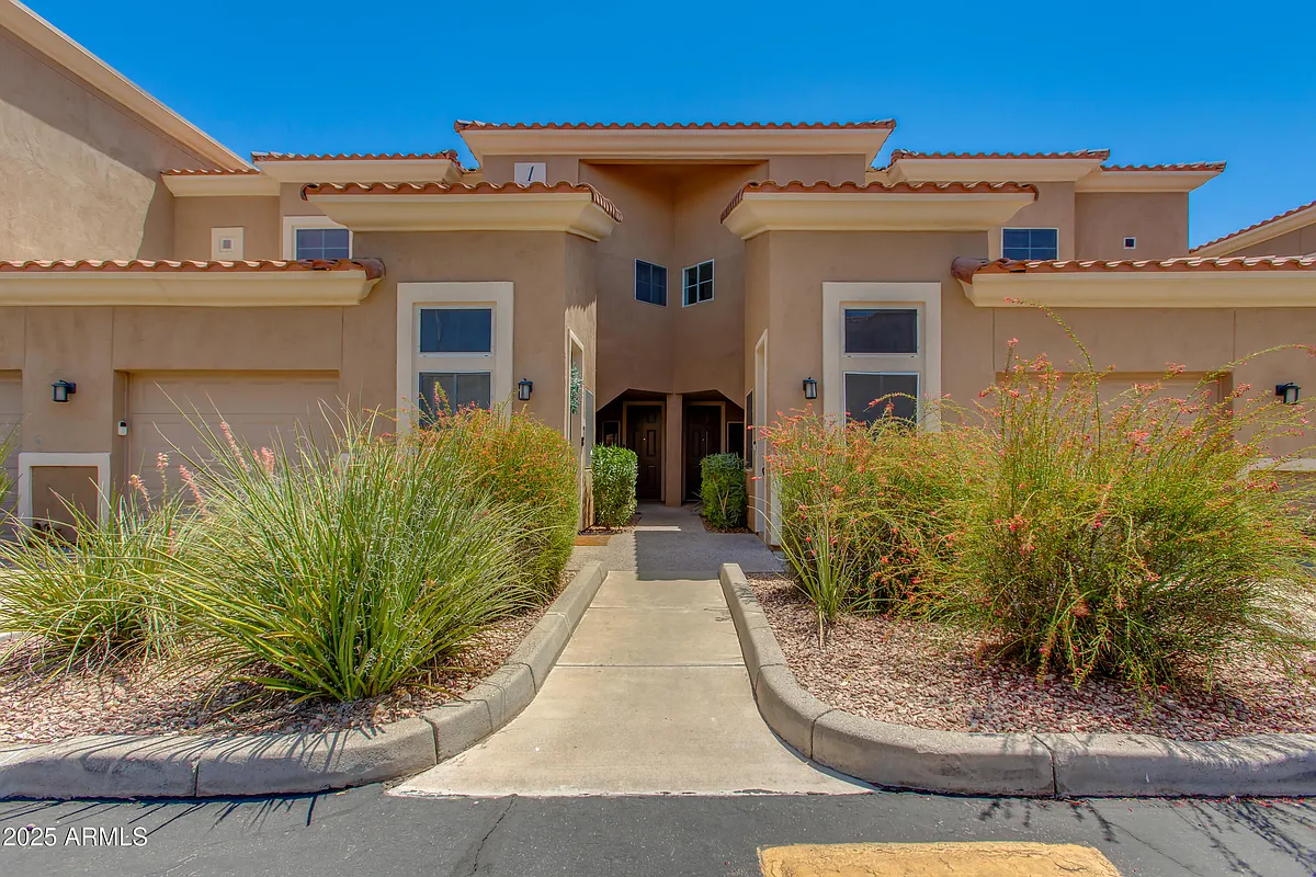 Building Photo - 8245 E Bell Rd #102