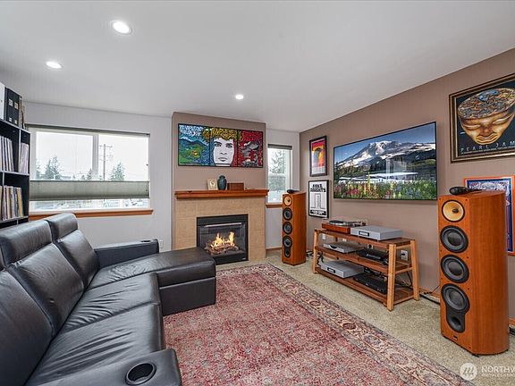 4th image of 11532 15th Avenue NE #301