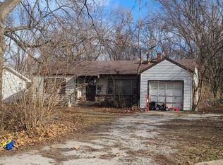 1438 S Luster Ave, Springfield, MO 65804