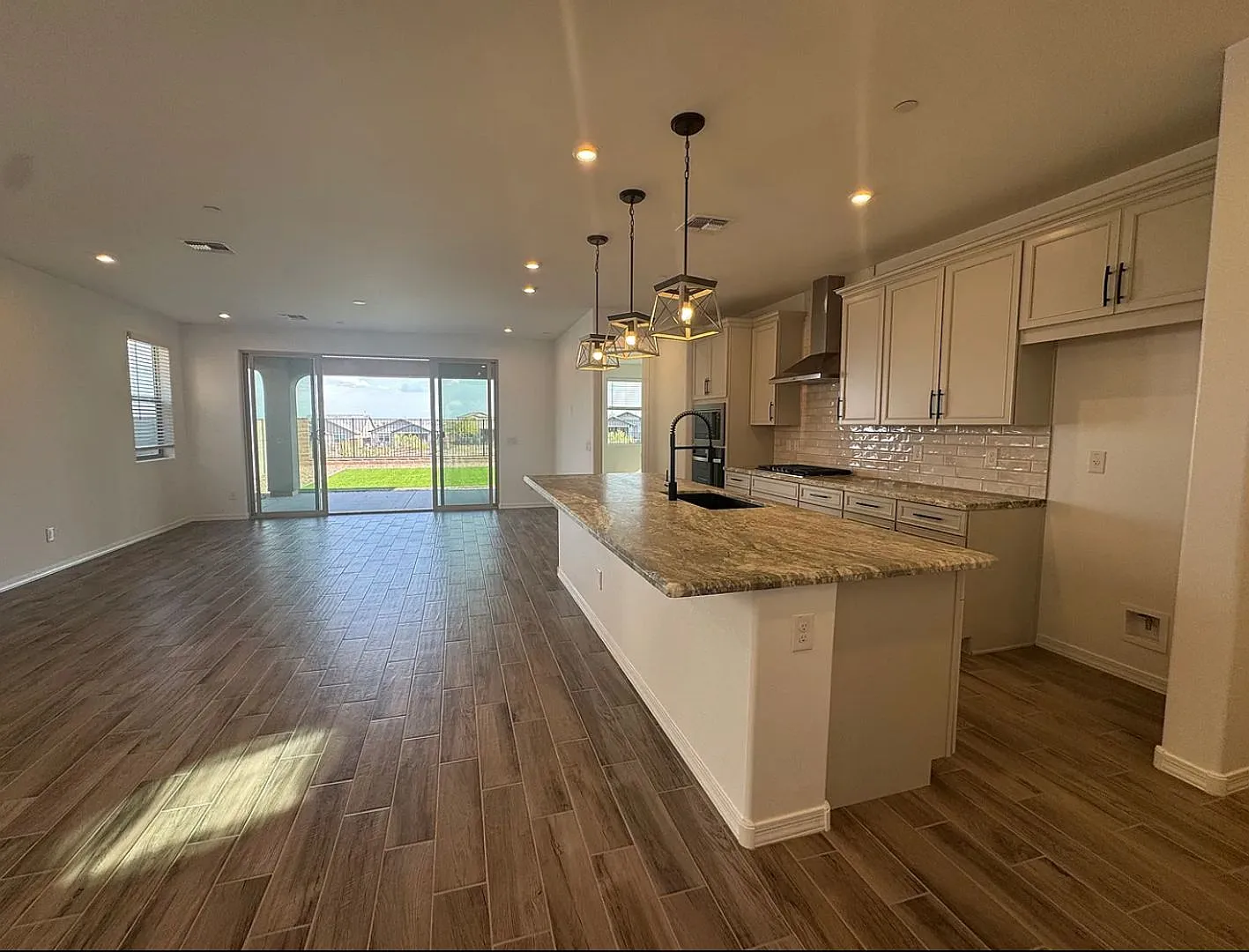 Like New Home In Northpointe In Peoria — Photo 2